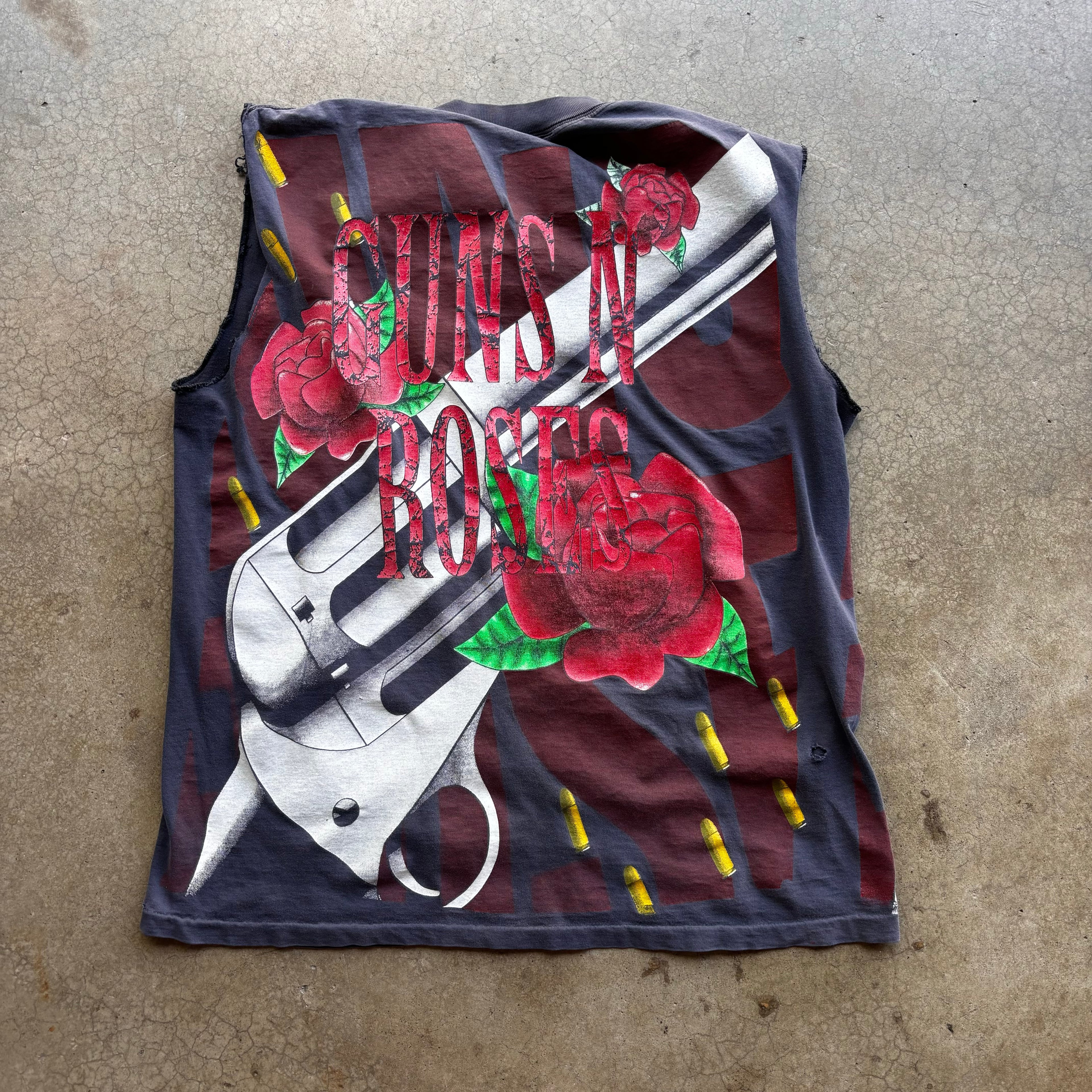 90s GUNS & ROSES AOP CUT OFF TEE - XL