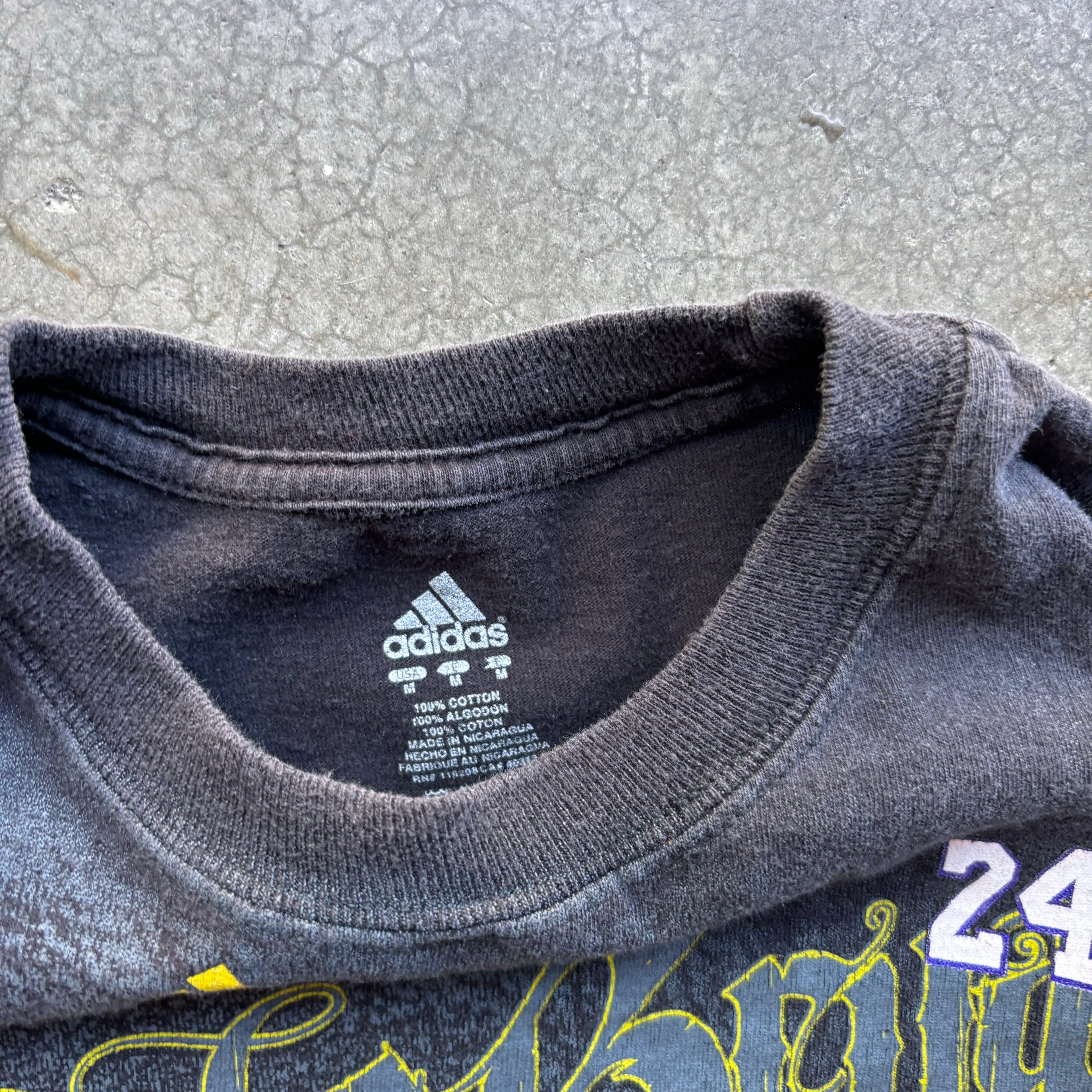 00s KOBE BRYANT TEE - M