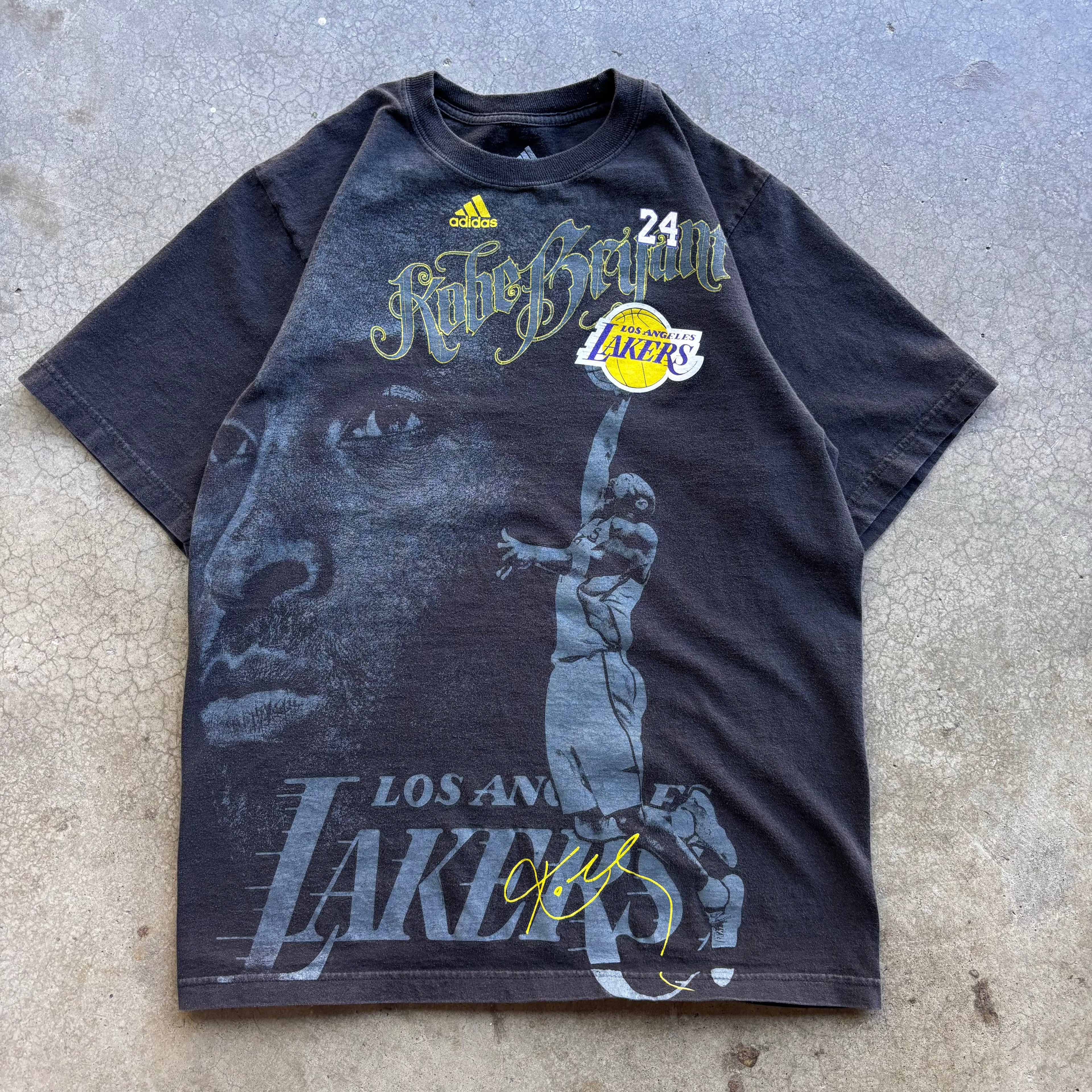 00s KOBE BRYANT TEE - M