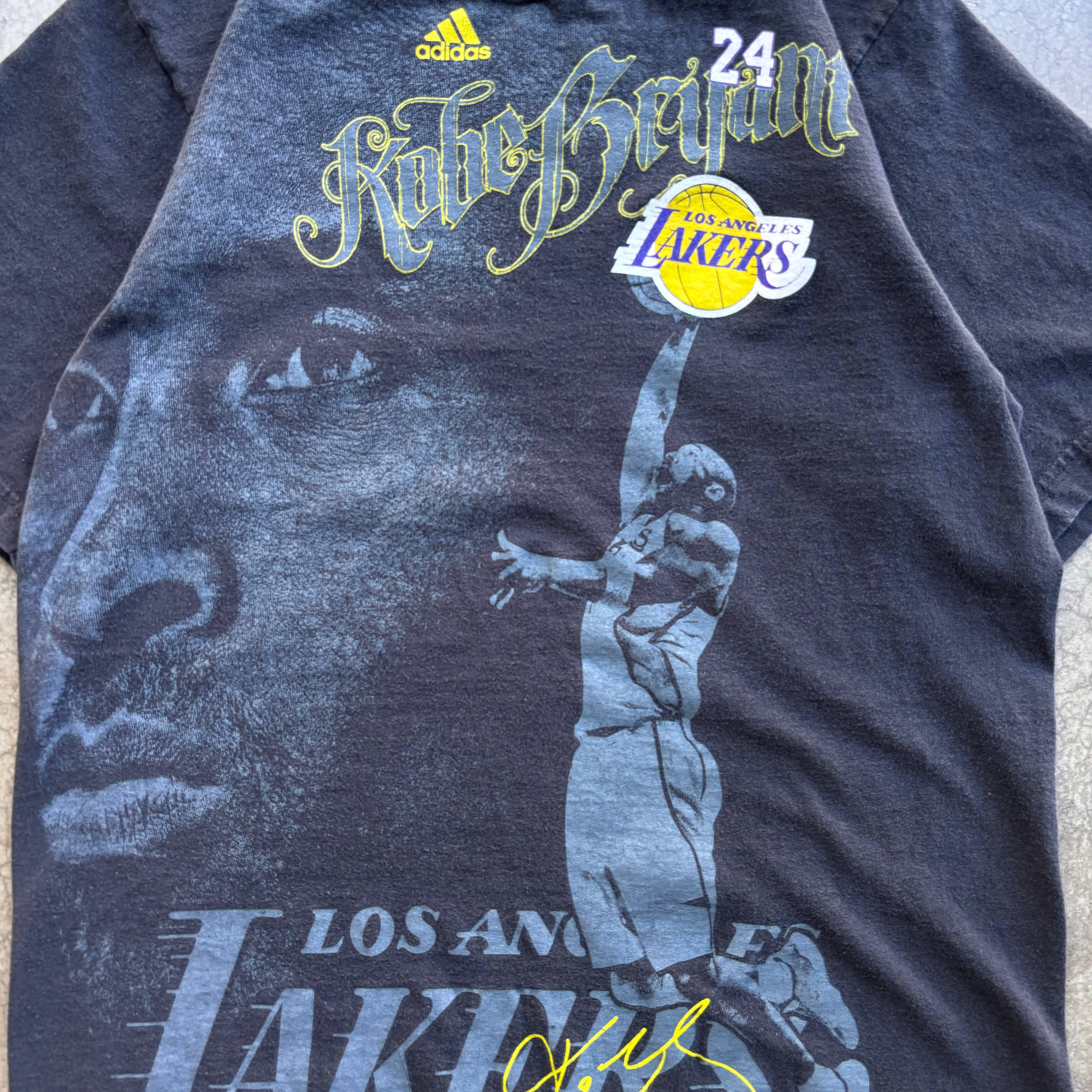 00s KOBE BRYANT TEE - M