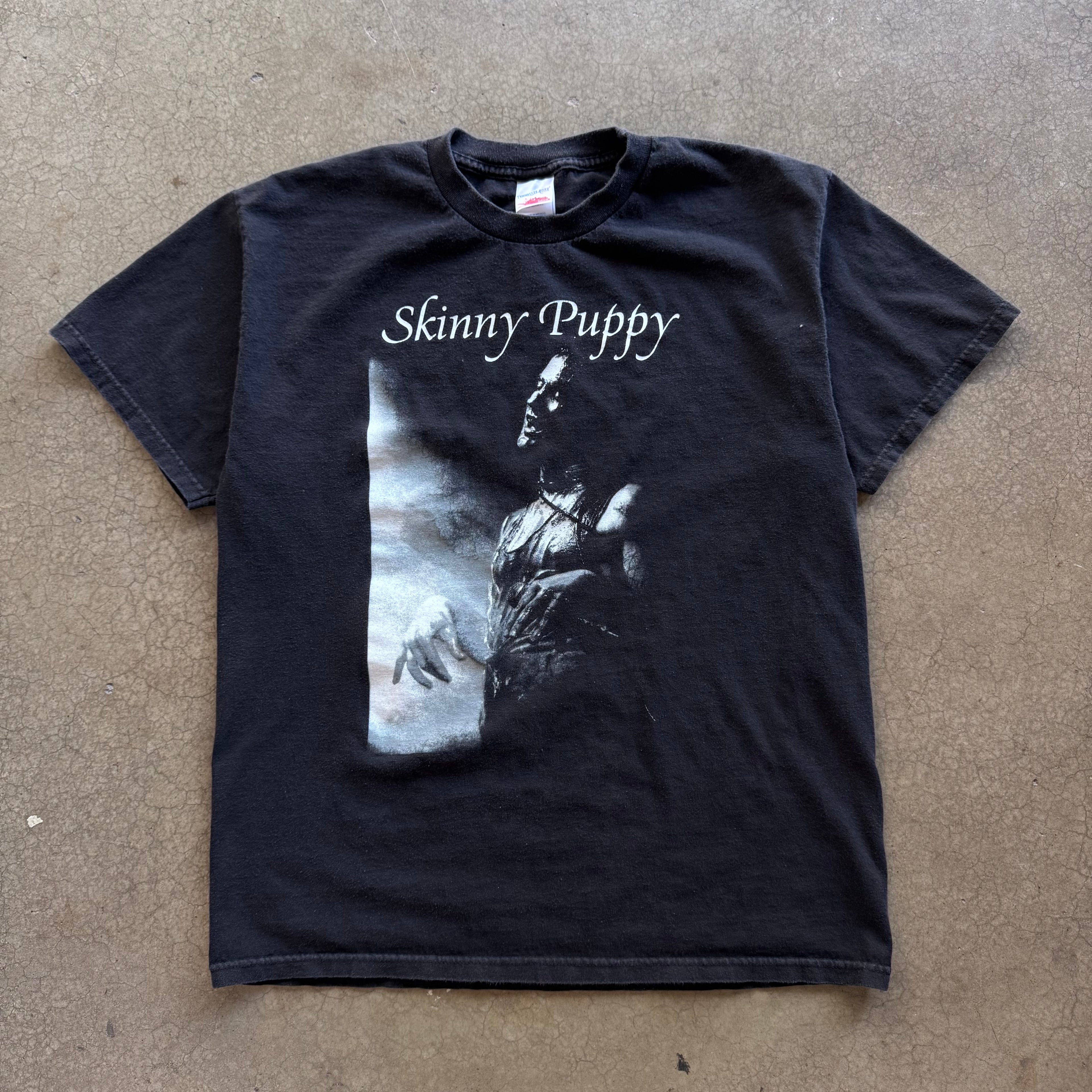 00s SKINNY PUPPY TEE - L