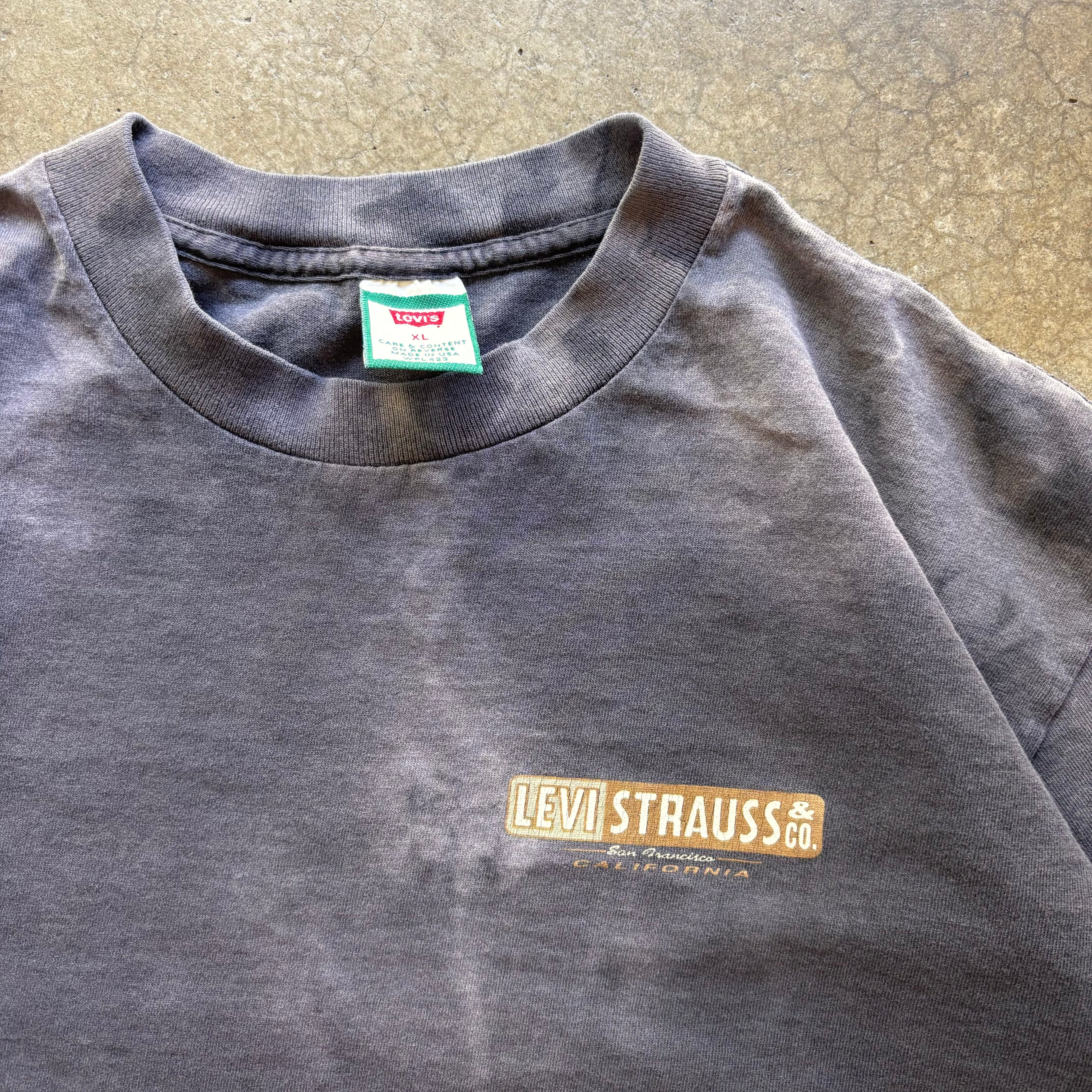 00s LEVI STRAUSS & CO TEE - XL