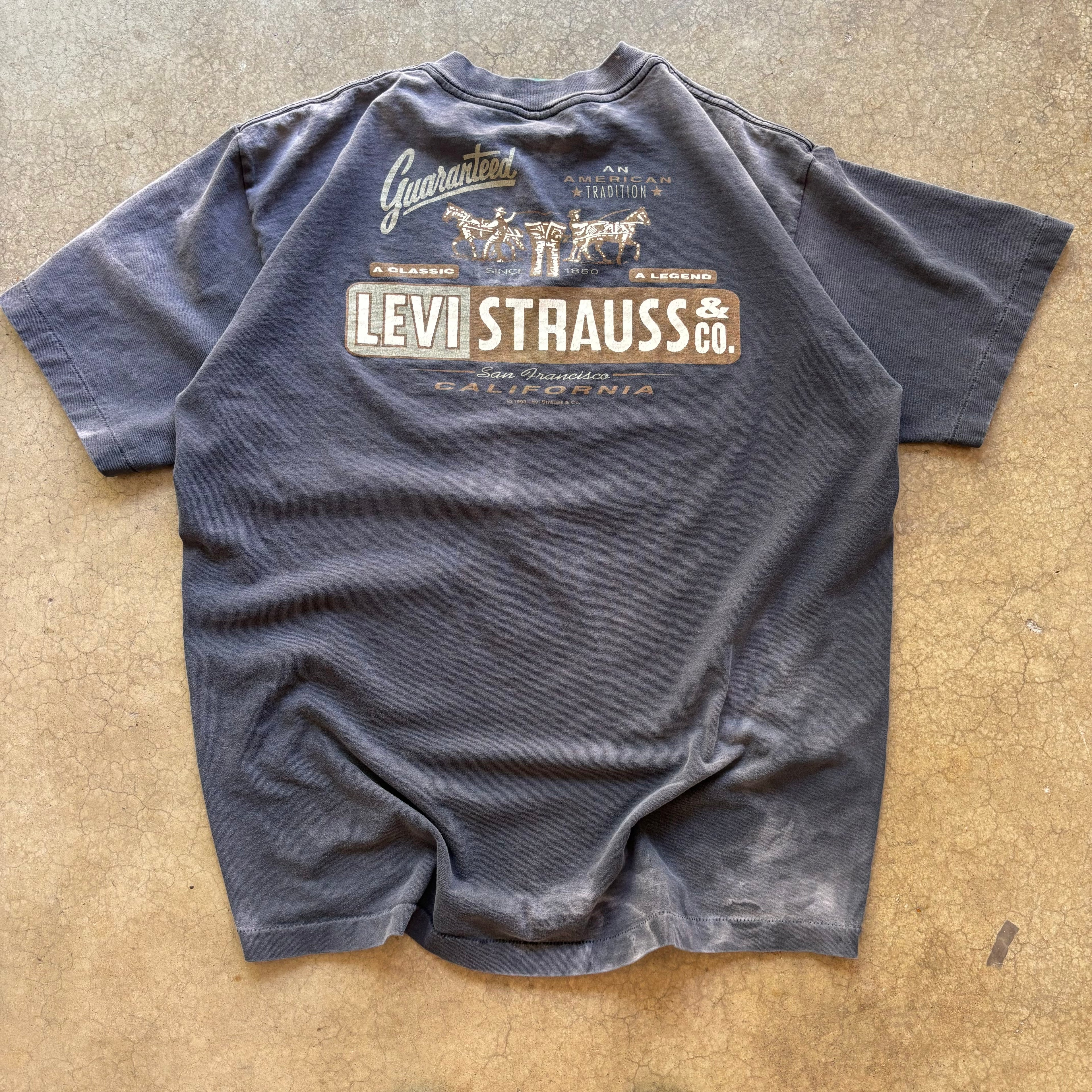 00s LEVI STRAUSS & CO TEE - XL