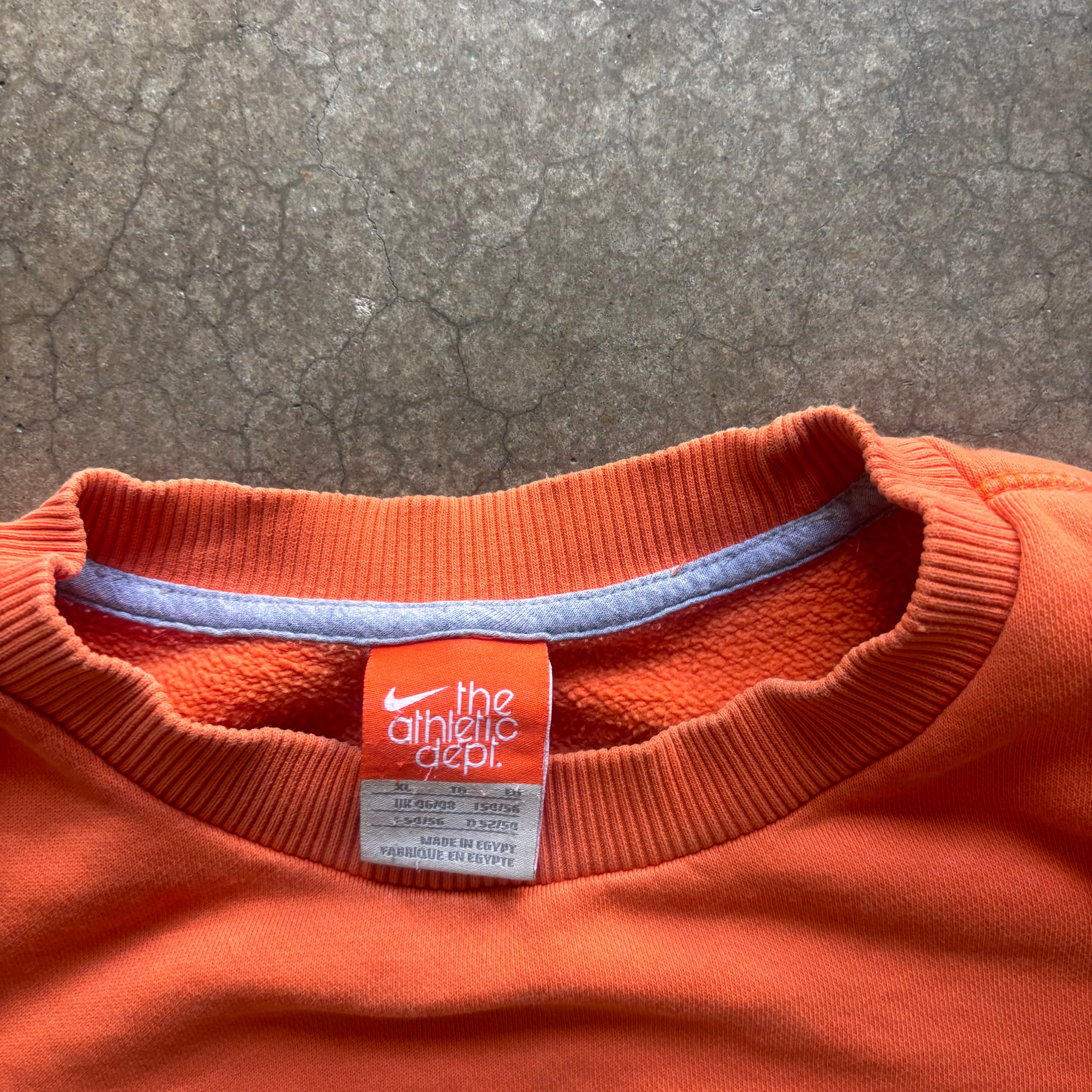 00s NIKE ORANGE CREWNECK - XL