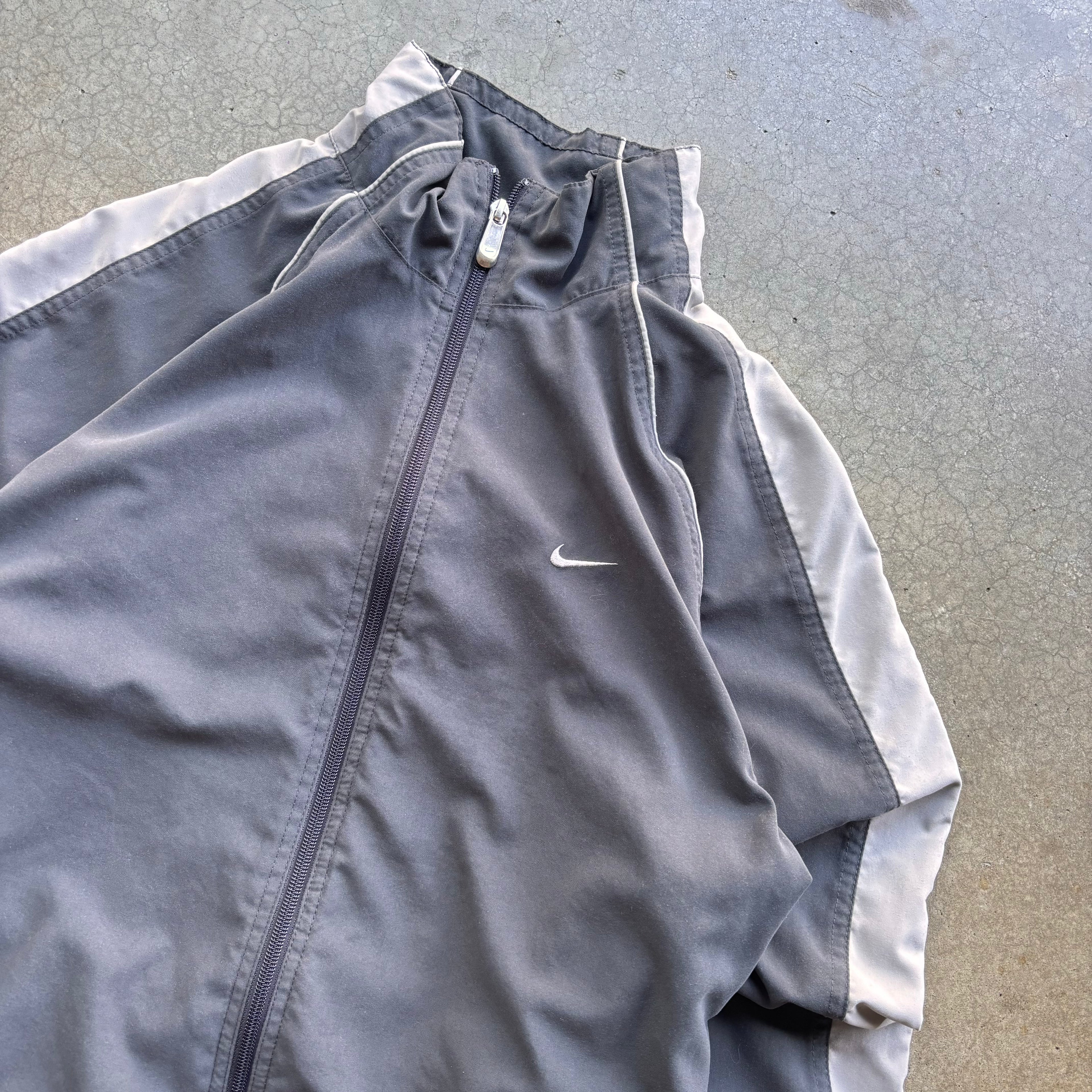 00s GREY NIKE JACKET - L