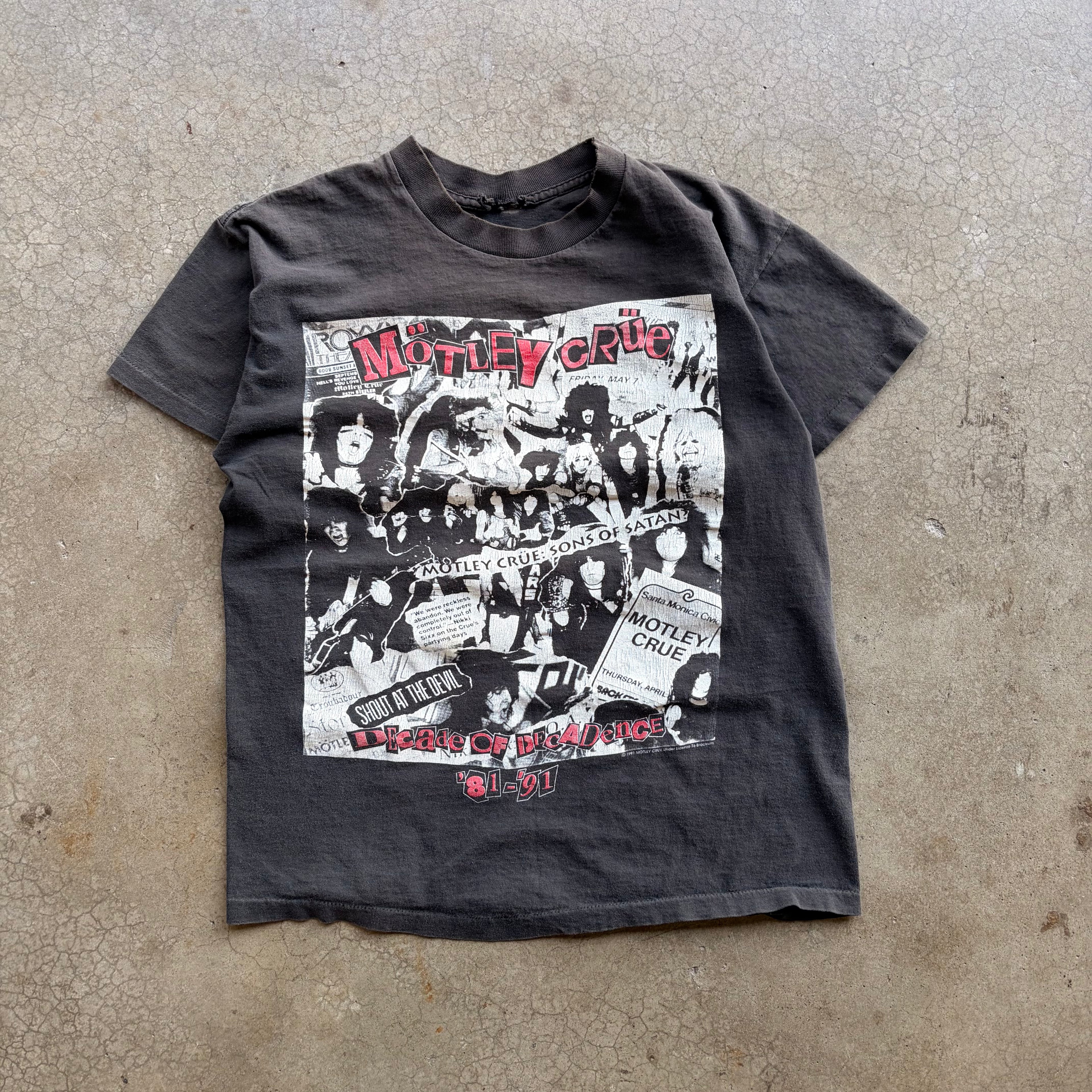 90s MOTLEY CRUE BAND TEE - M