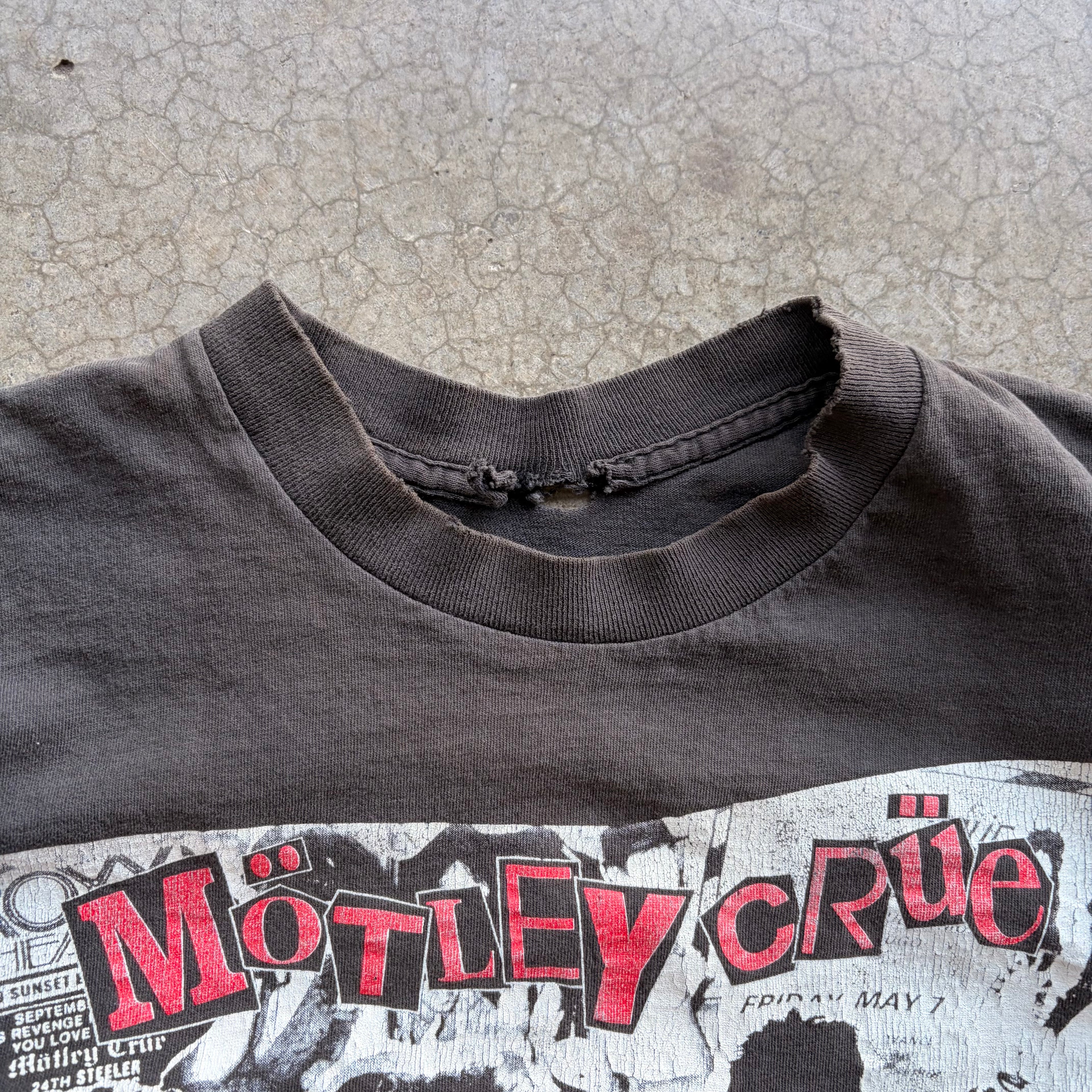 90s MOTLEY CRUE BAND TEE - M