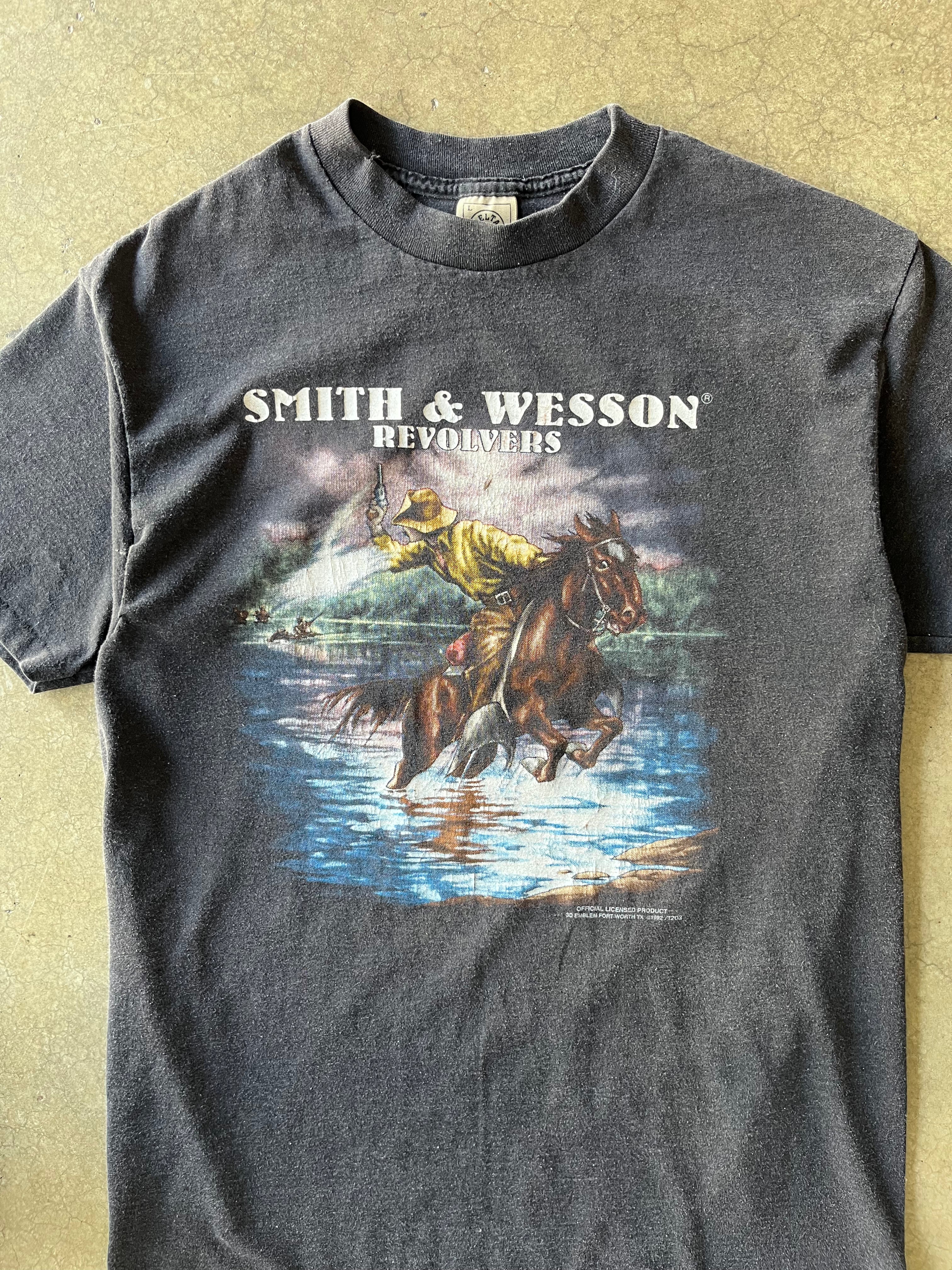 90S 3D EMBLEM SMITH AND WESSON TEE - L