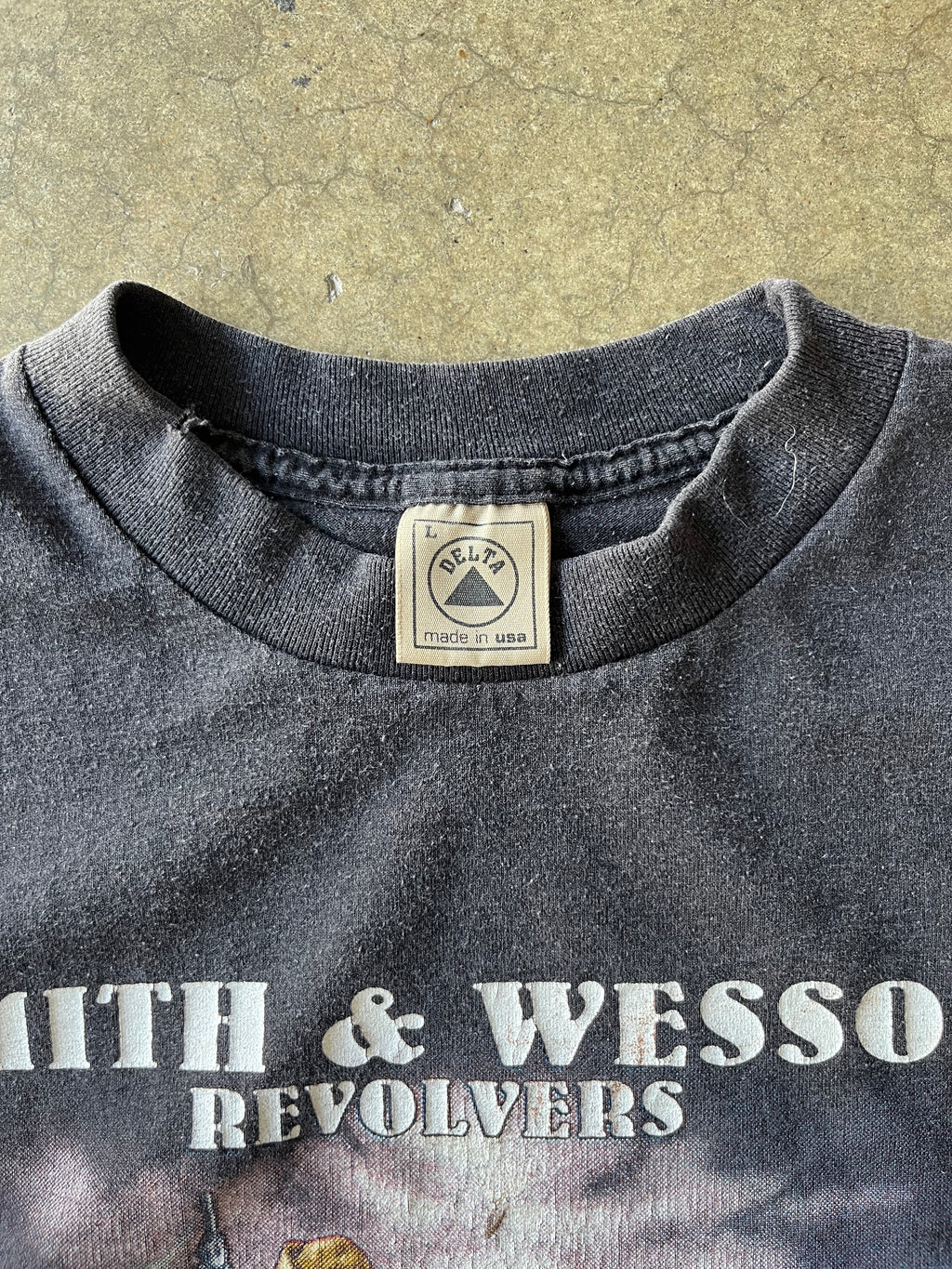 90S 3D EMBLEM SMITH AND WESSON TEE - L