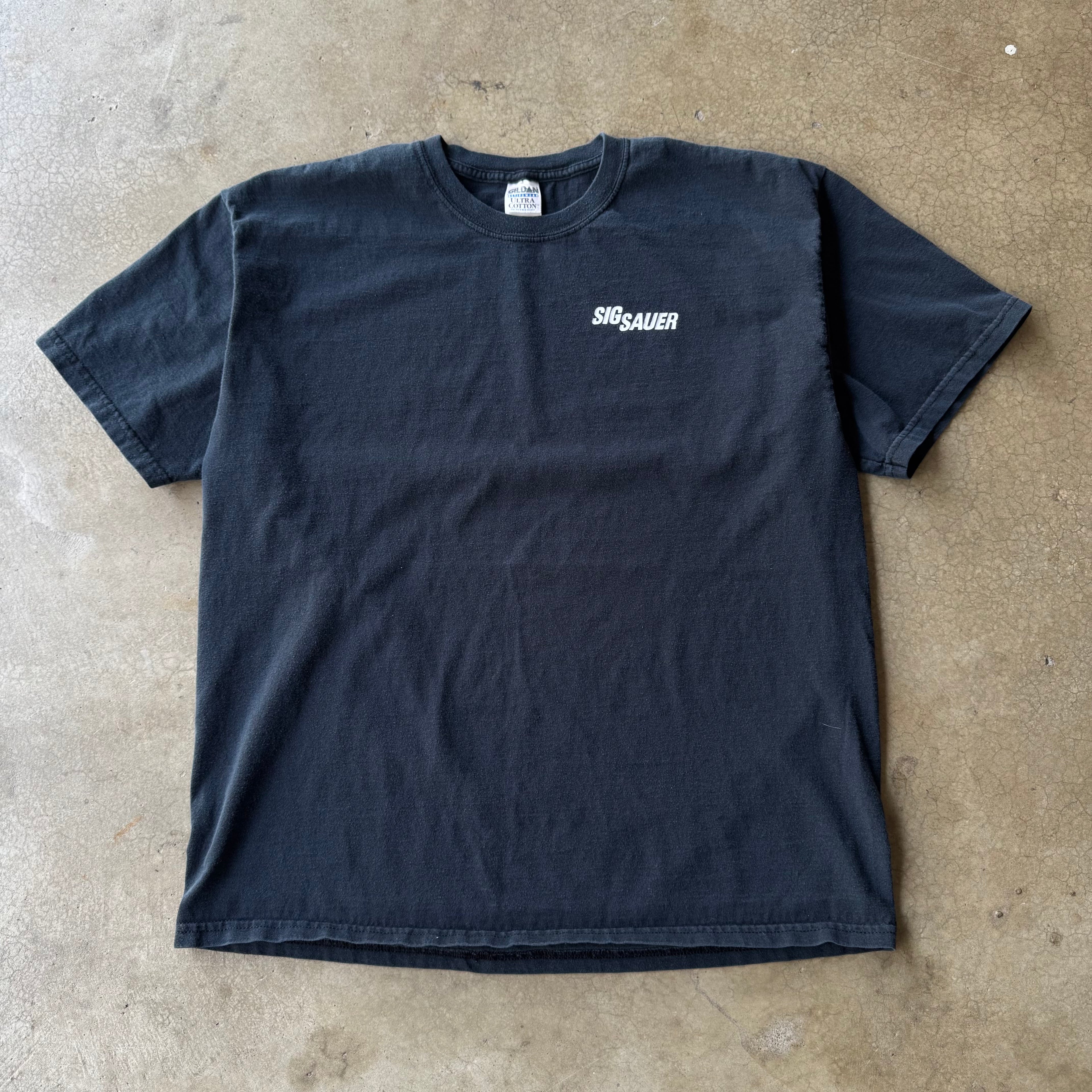 00S SIG SAUR GUN TEE - XL
