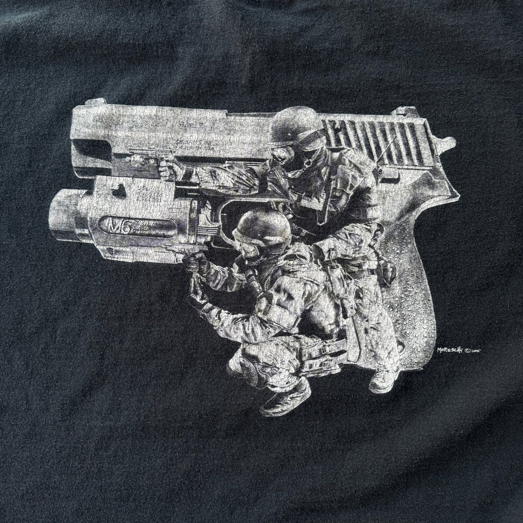 00S SIG SAUR GUN TEE - XL