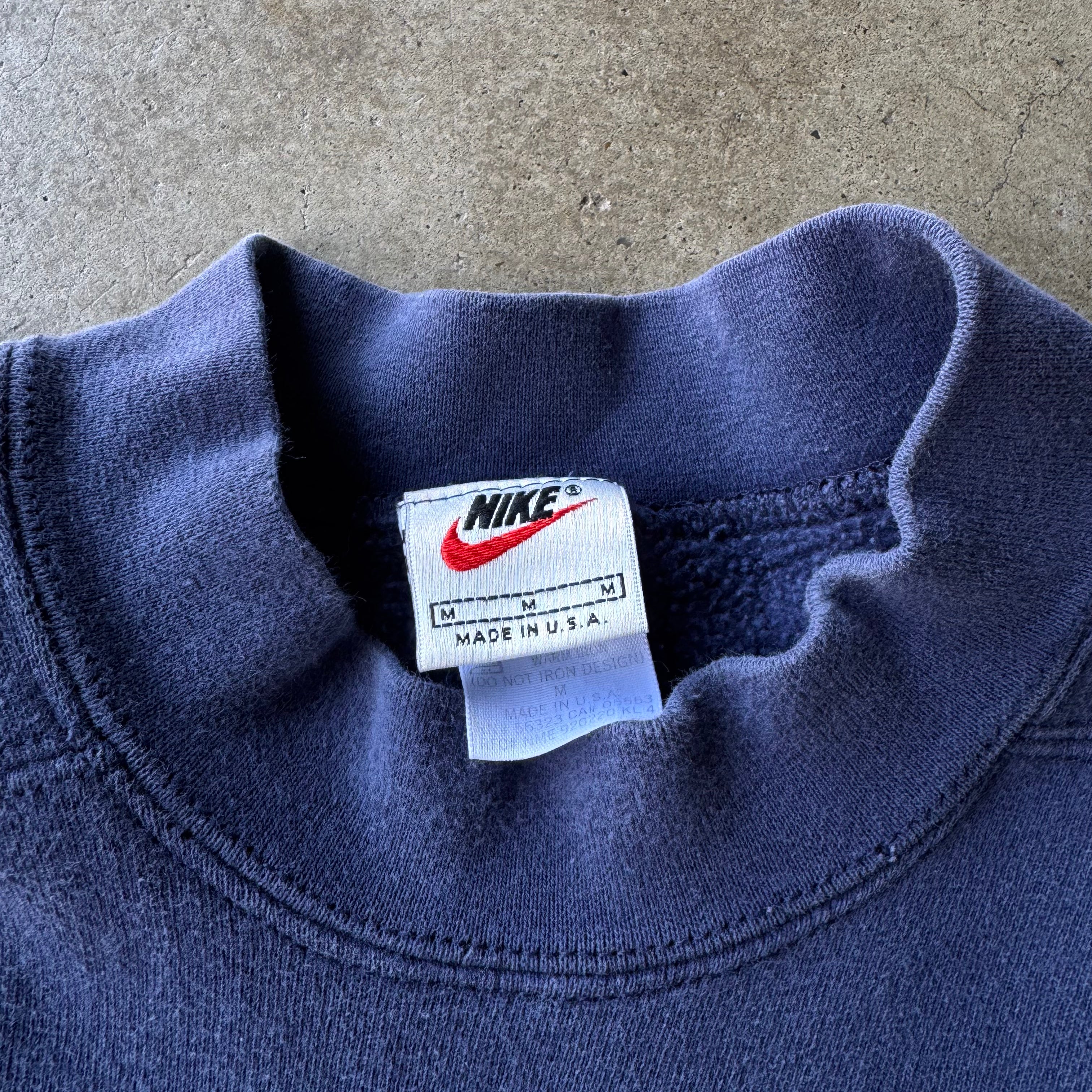 90S NIKE NAVY BLUE ESSENTIAL CREWNECK - M