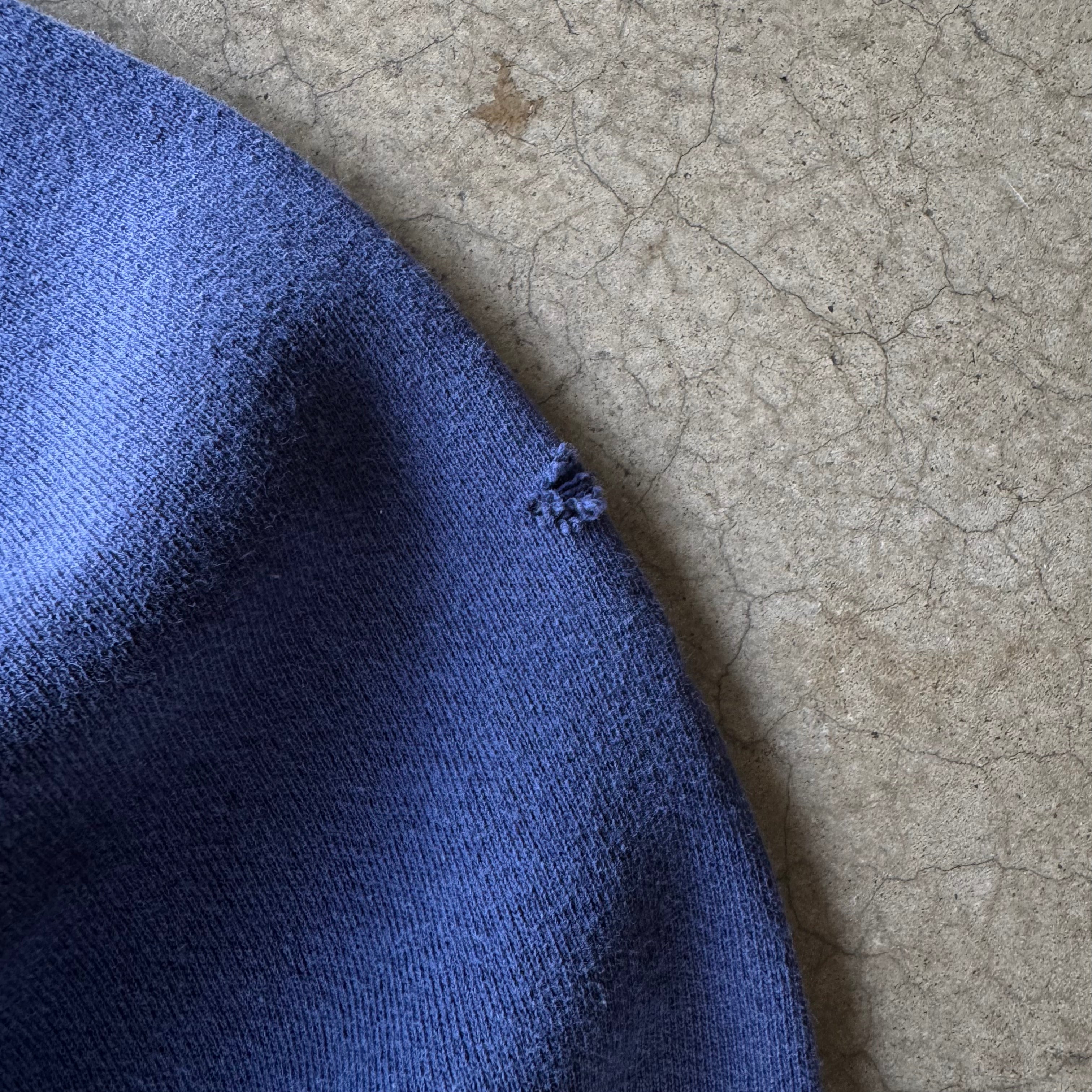 90S NIKE NAVY BLUE ESSENTIAL CREWNECK - M