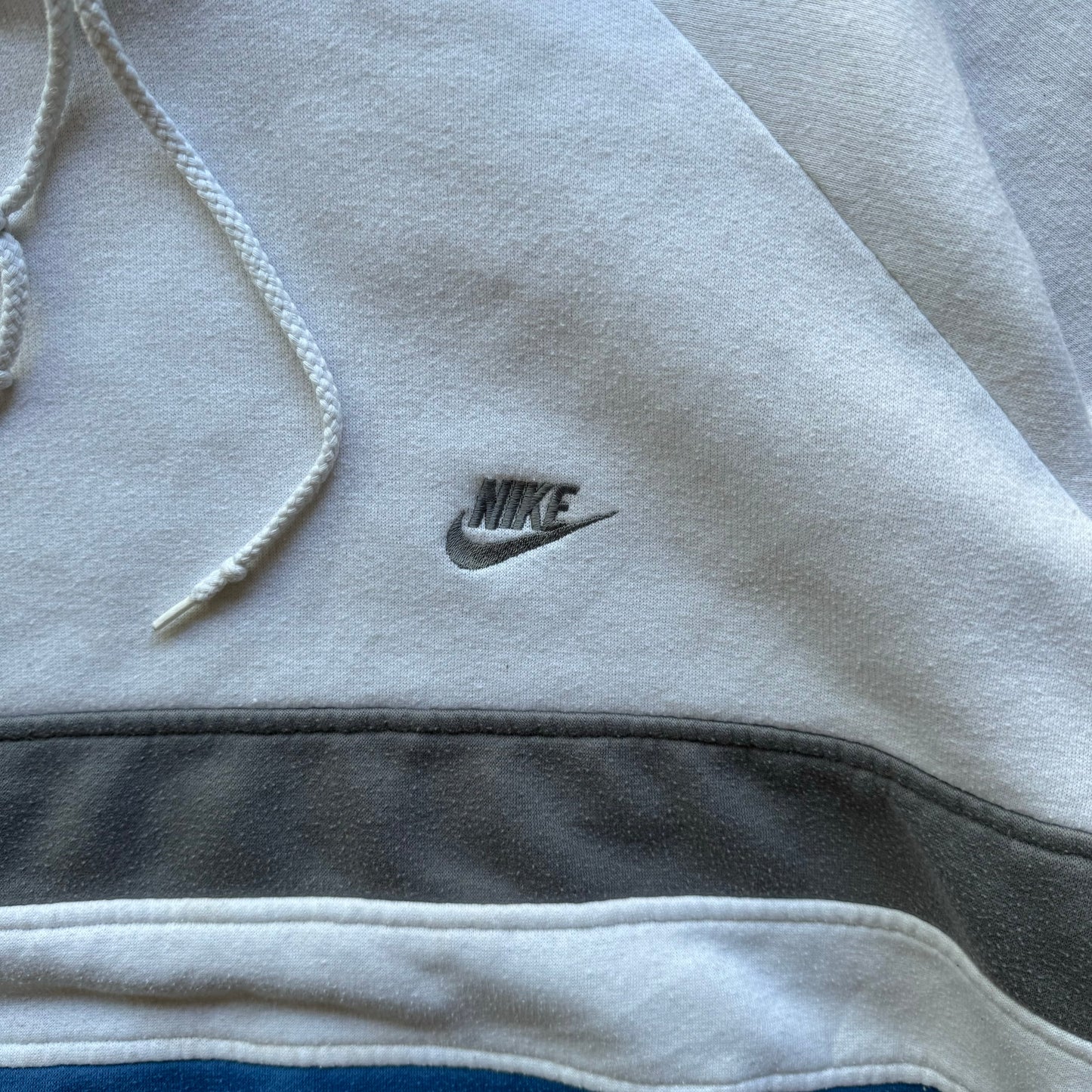 VINTAGE BLUE AND WHITE NIKE HOODIE - XL