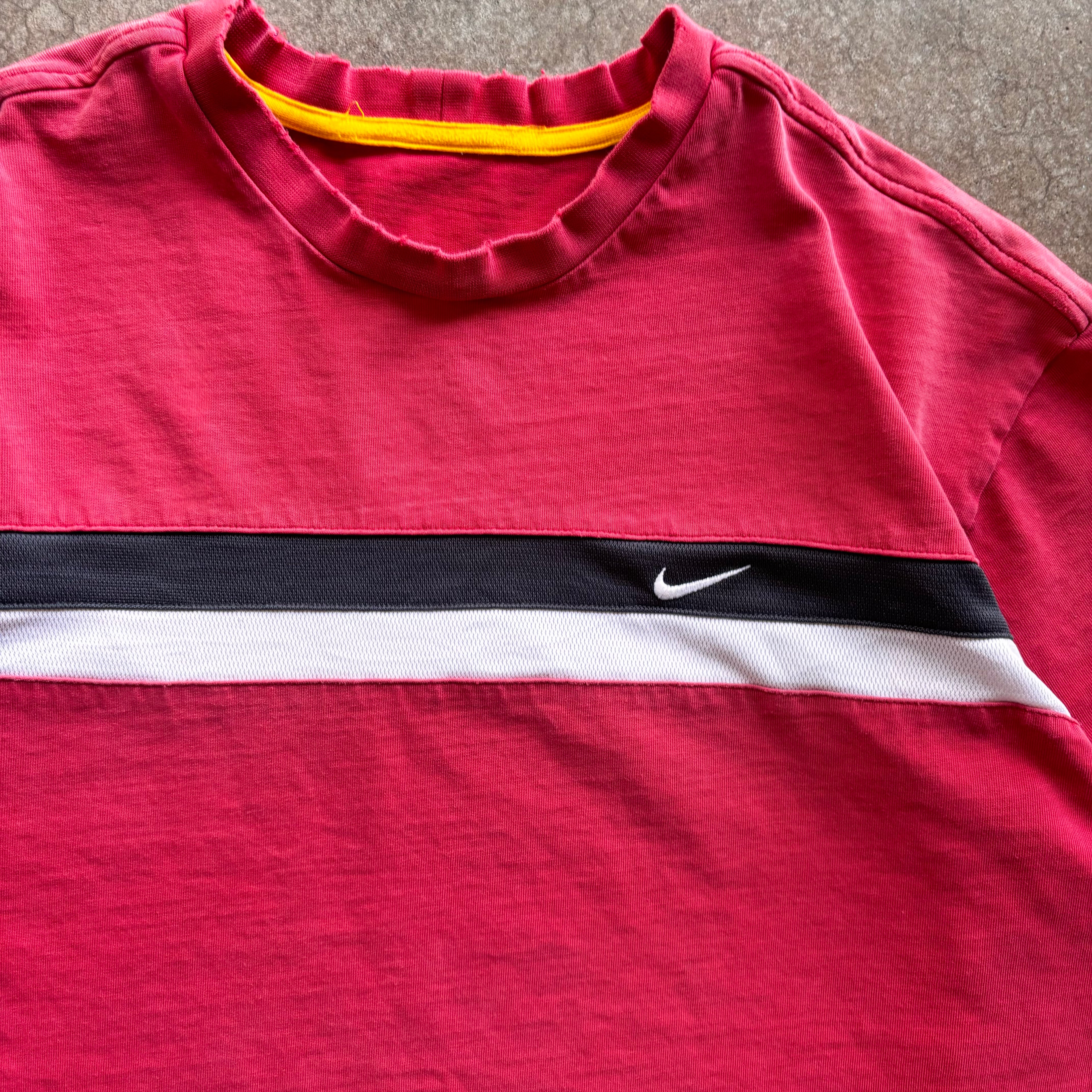 00s RED NIKE TEE - L