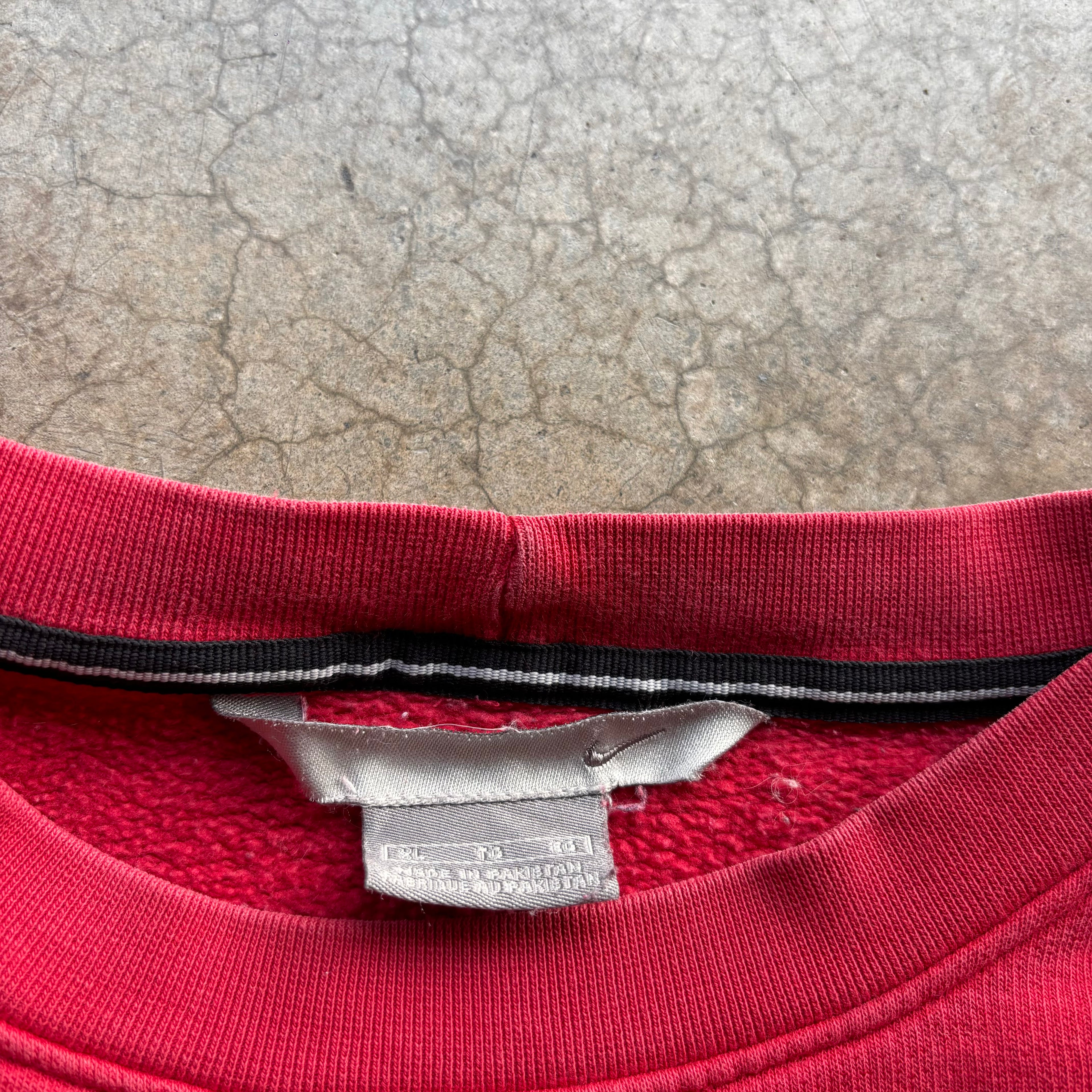 00s RED NIKE CREWNECK - XL