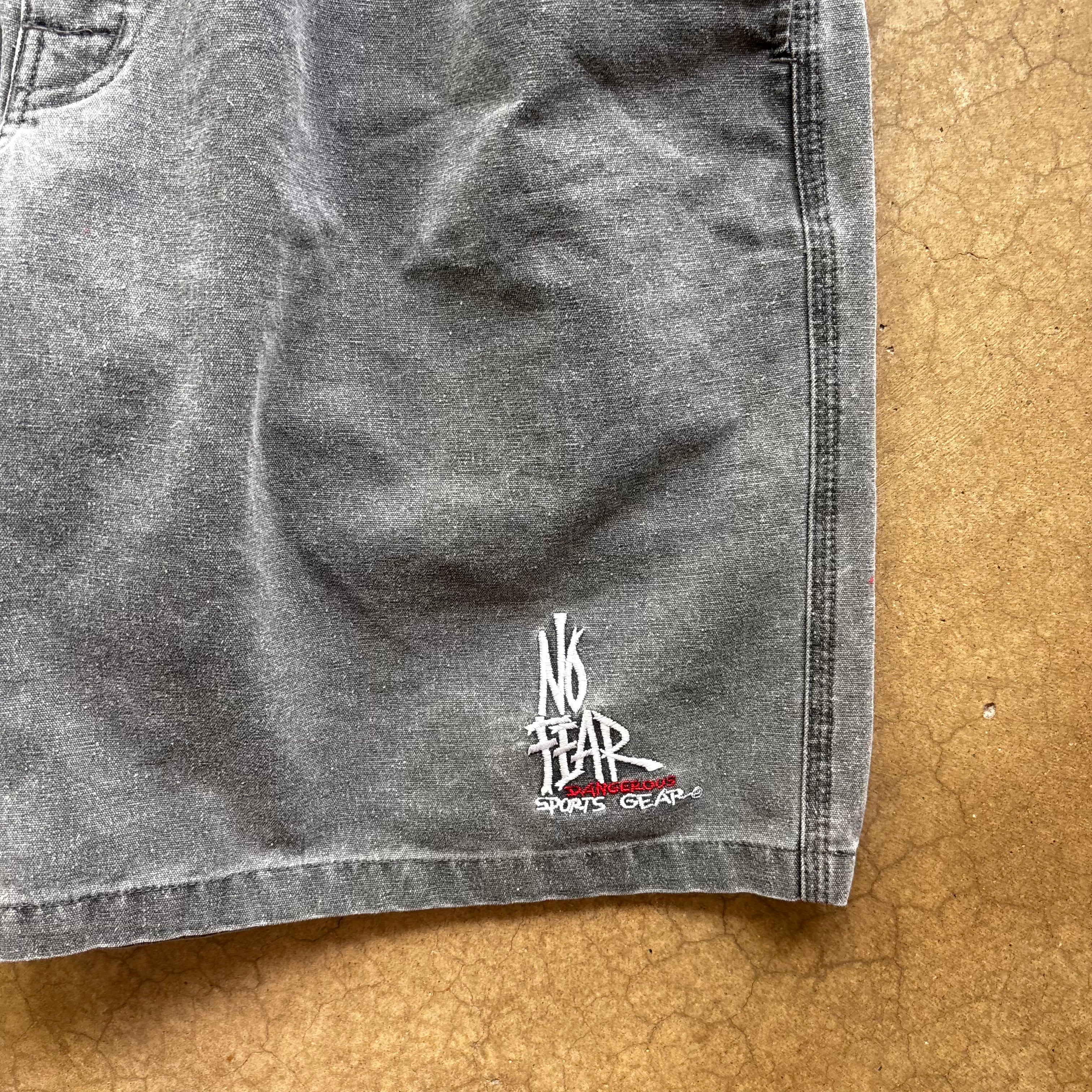 90s NO FEAR SHORTS - SZ 32