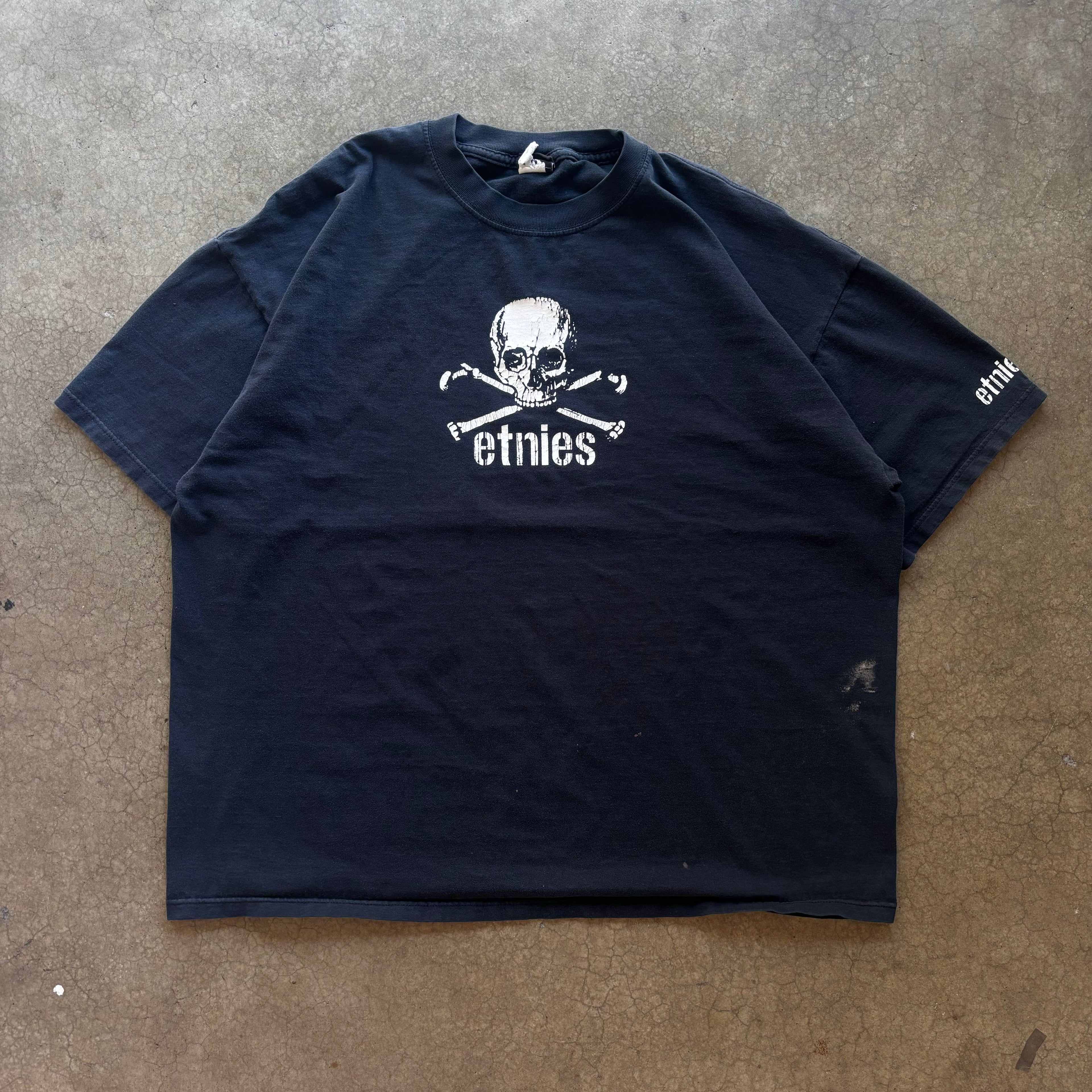 00s ETNIES SKATE TEE - XXL