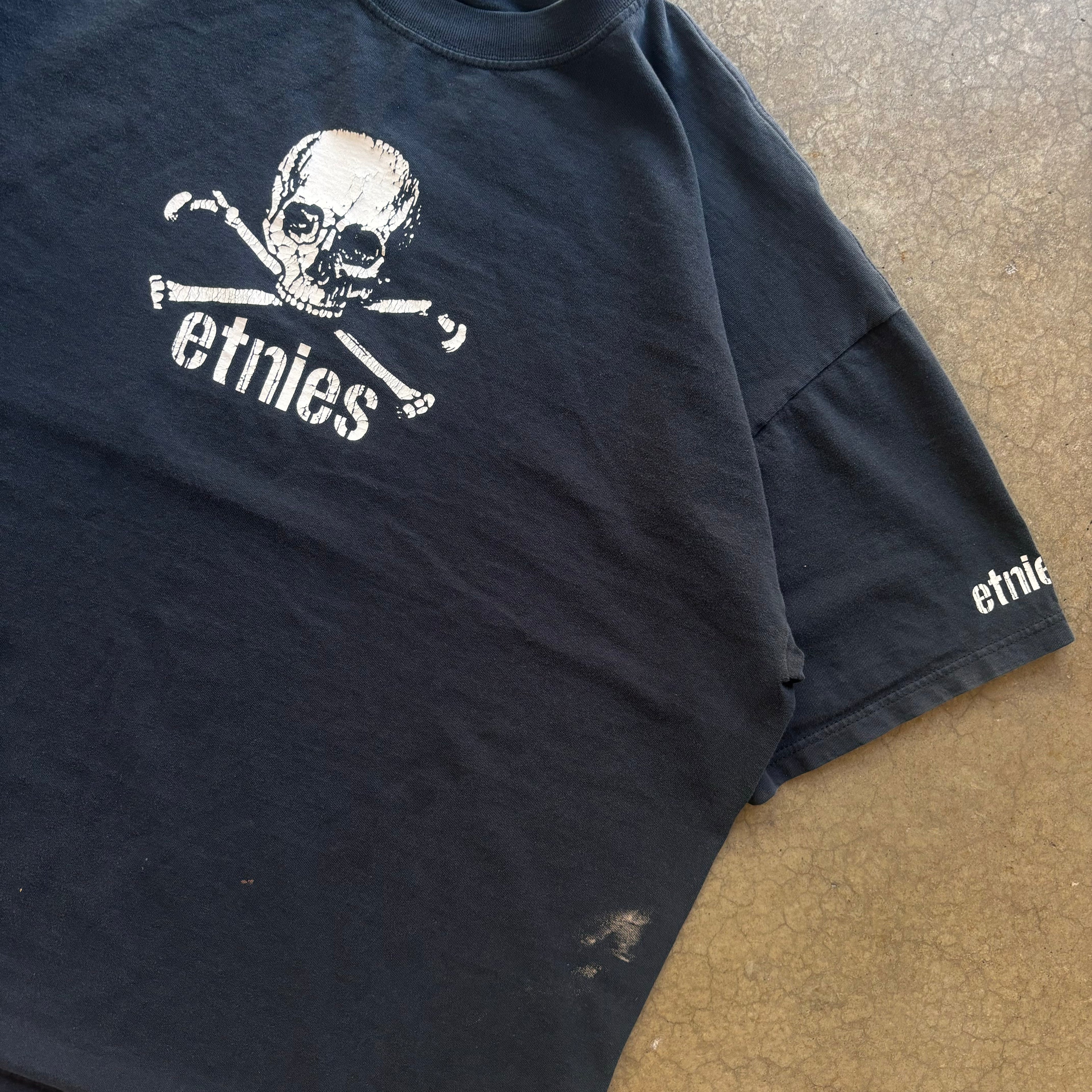 00s ETNIES SKATE TEE - XXL