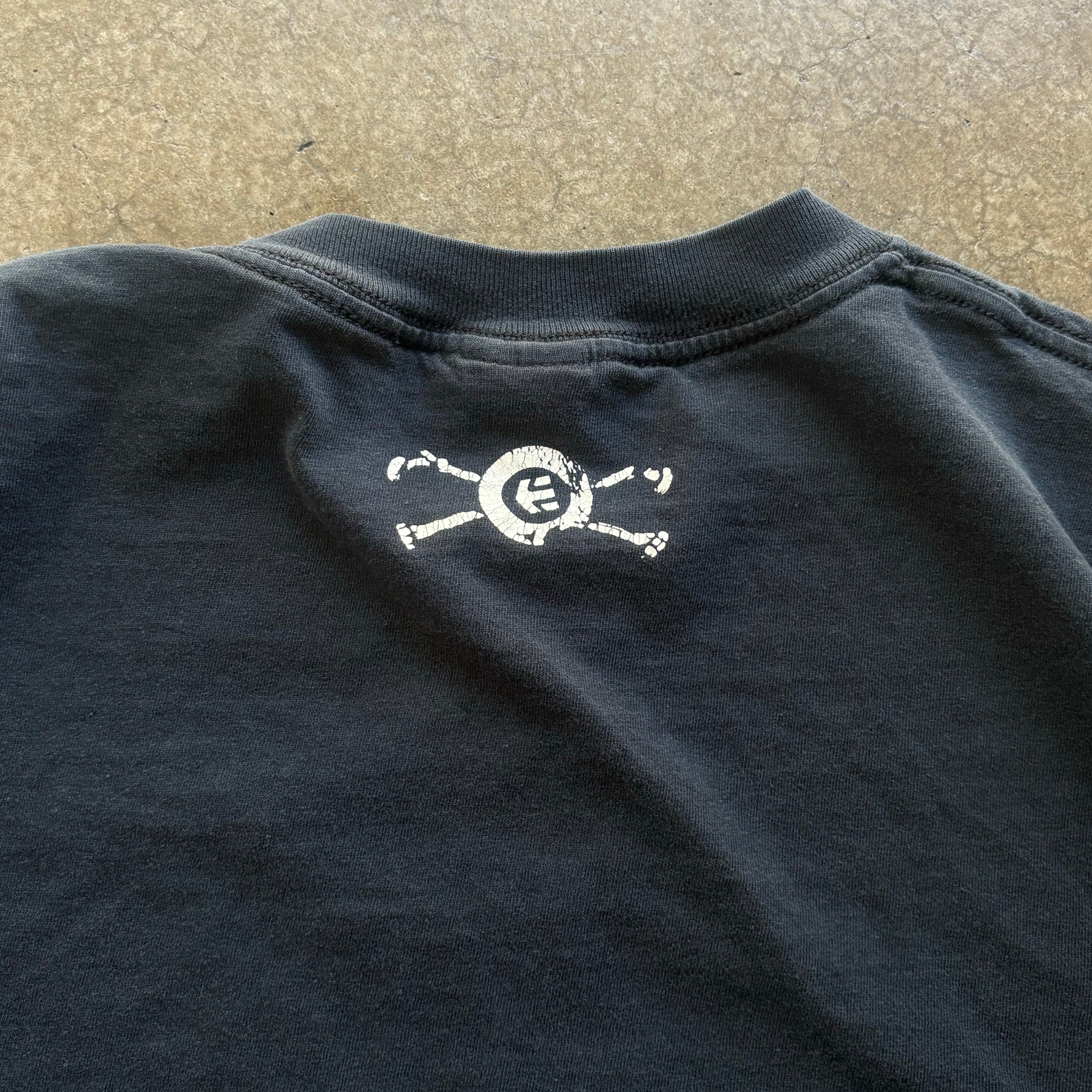 00s ETNIES SKATE TEE - XXL