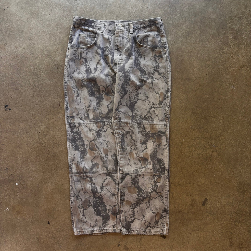 00s WRANGLER CAMO JEANS - 34”