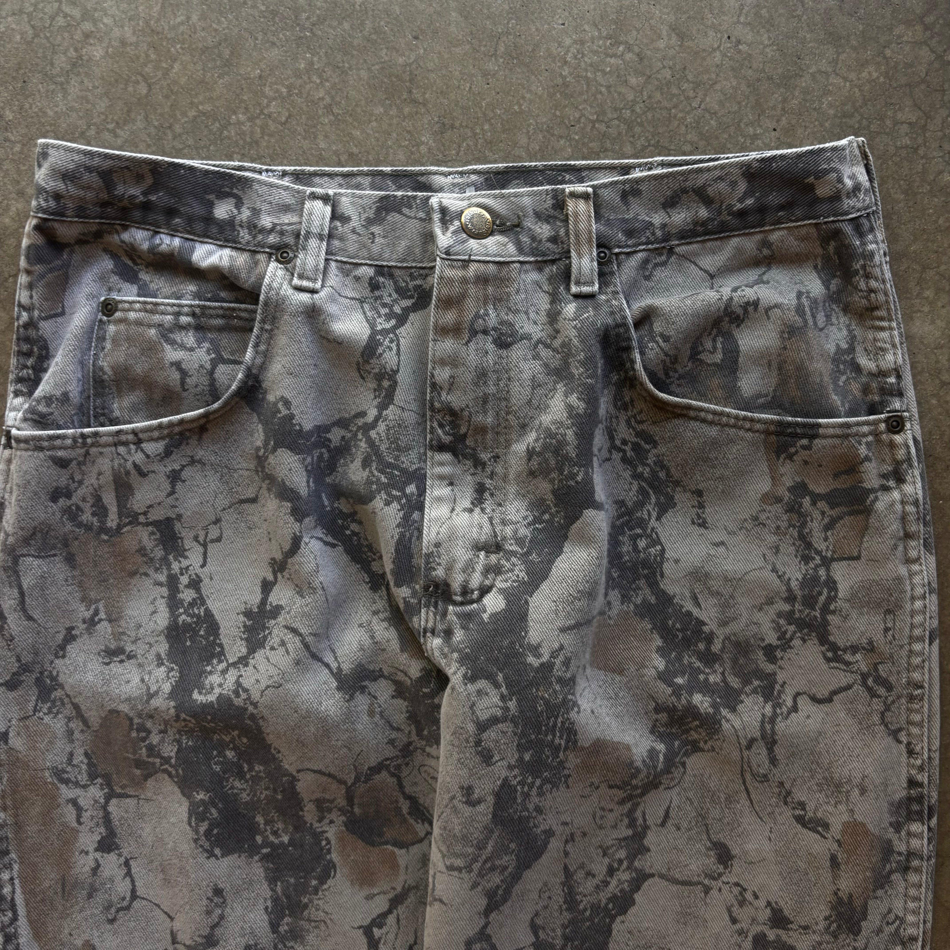 00s WRANGLER CAMO JEANS - 34”